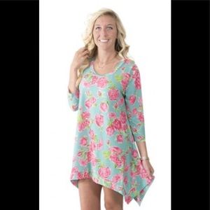 NWT🌸SIMPLY SOUTHERN “ROSES” TUNIC, size XL🌸